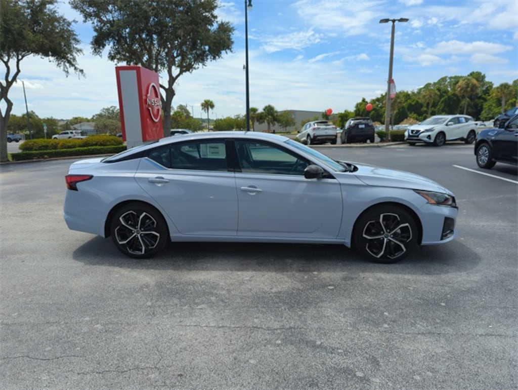 New 2025 Nissan Altima SR Sedan