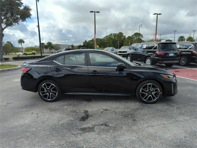 2025 Nissan Sentra SR photo 3