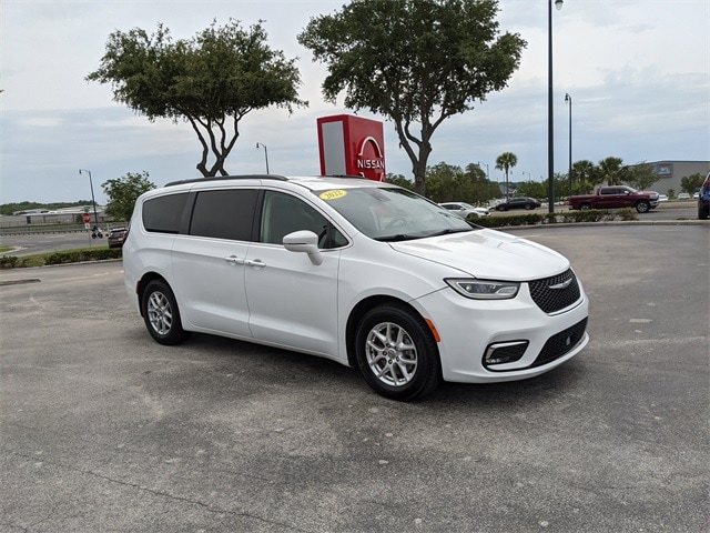 Used 2022 Chrysler Pacifica Touring L with VIN 2C4RC1BG0NR115256 for sale in Leesburg, FL