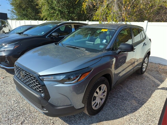 2025 Toyota Corolla Cross L photo 2