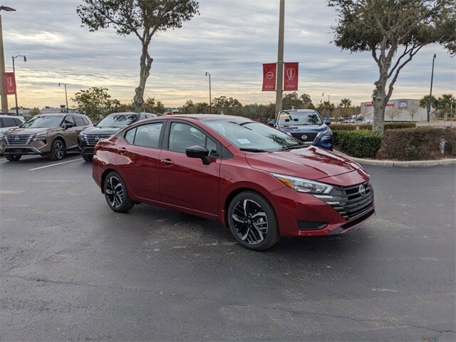 2025 Nissan Versa 1.6 SR photo 2