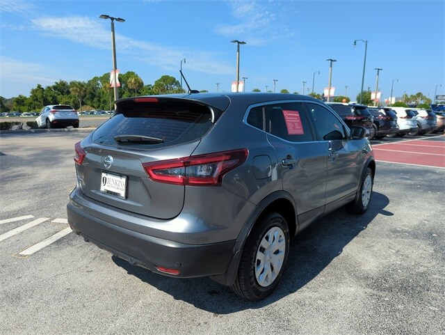 2020 Nissan Rogue Sport S photo 2