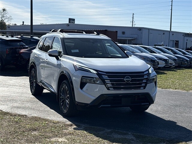 2026 Nissan Rogue Platinum photo 2