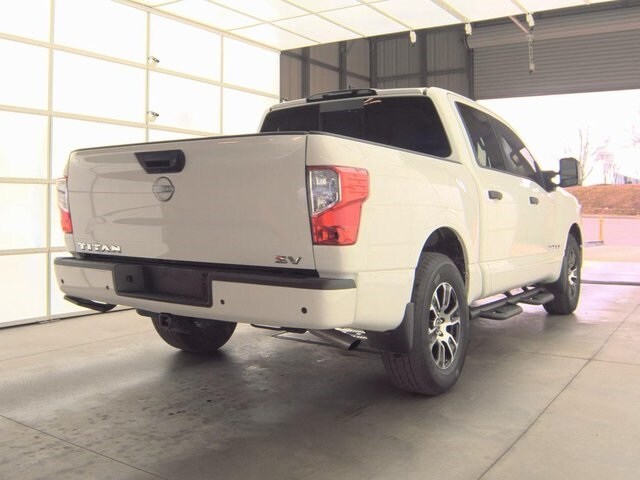 2024 Nissan Titan SV photo 2
