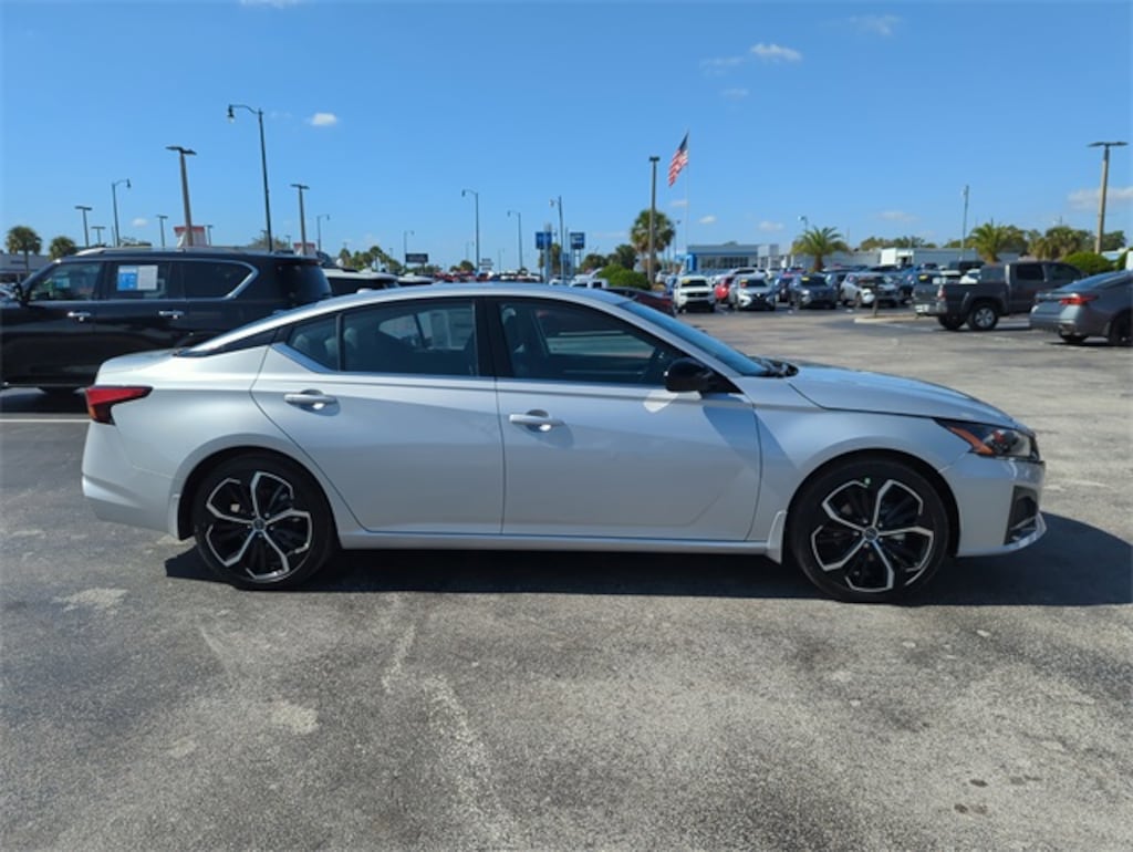 New 2025 Nissan Altima SR Sedan