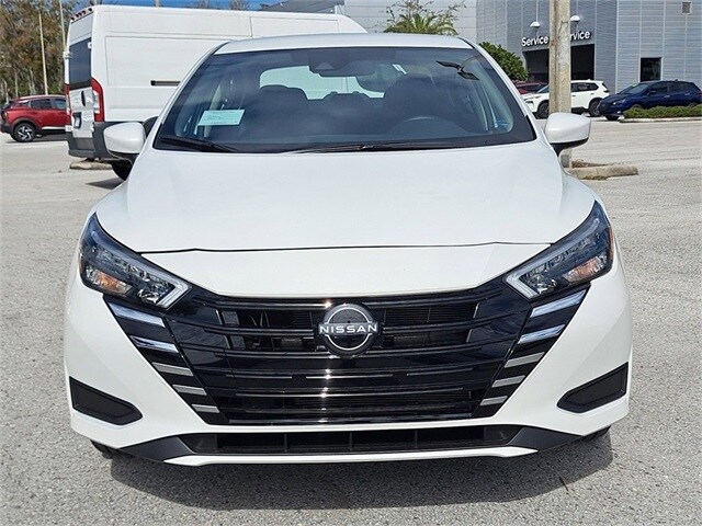 2025 Nissan Versa 1.6 SV photo 2