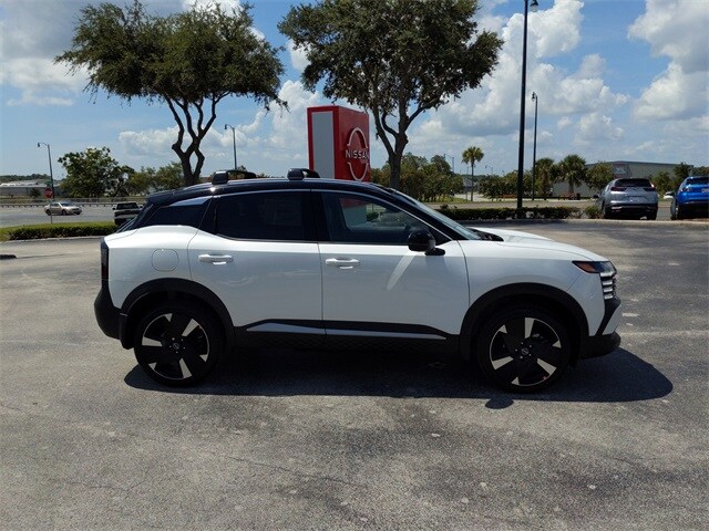 2025 Nissan Kicks SR photo 3
