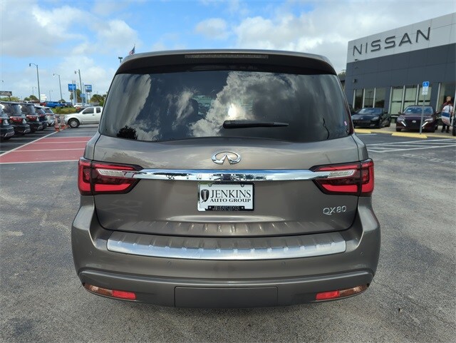 2019 Infiniti QX80 Luxe photo 3