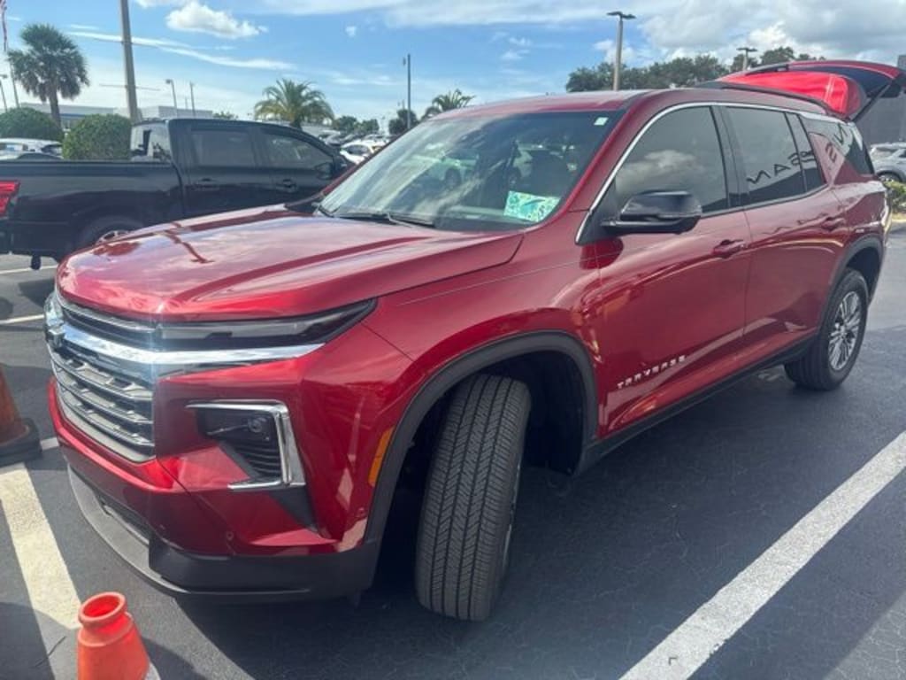 Used 2024 Chevrolet Traverse LT SUV