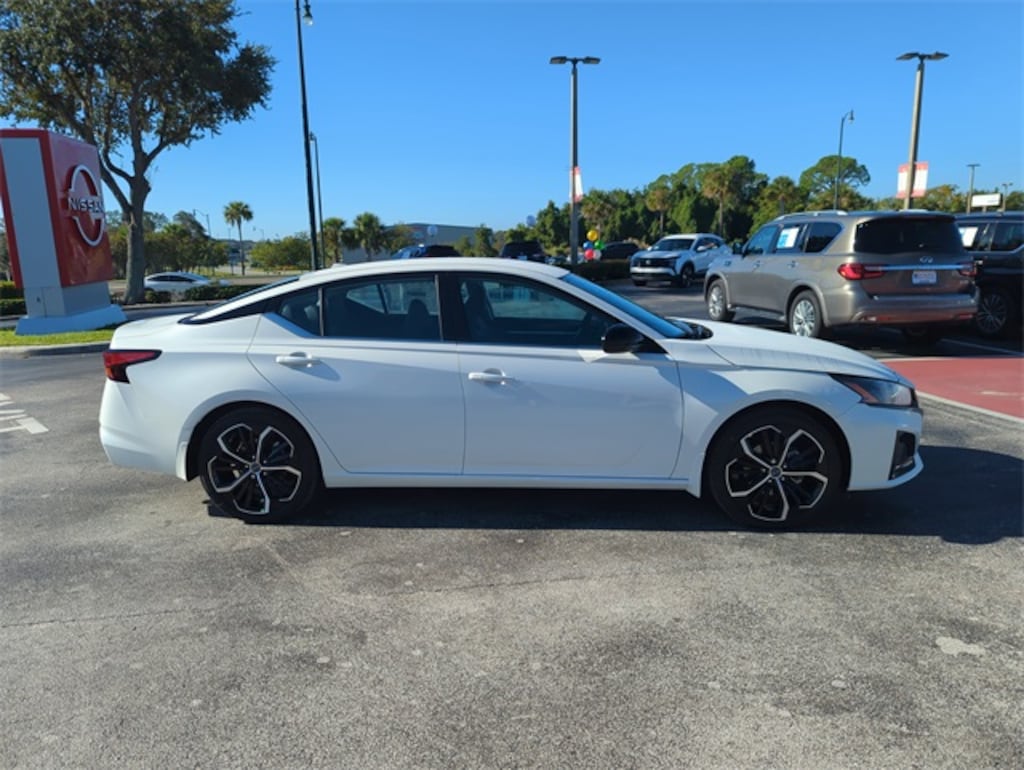 New 2025 Nissan Altima SR Sedan