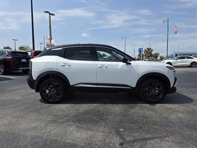2025 Nissan Kicks SR photo 3