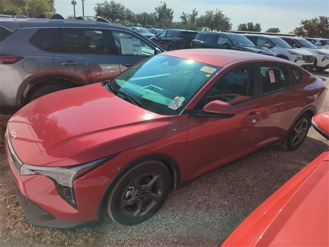 2025 Kia K4 LXS photo 3