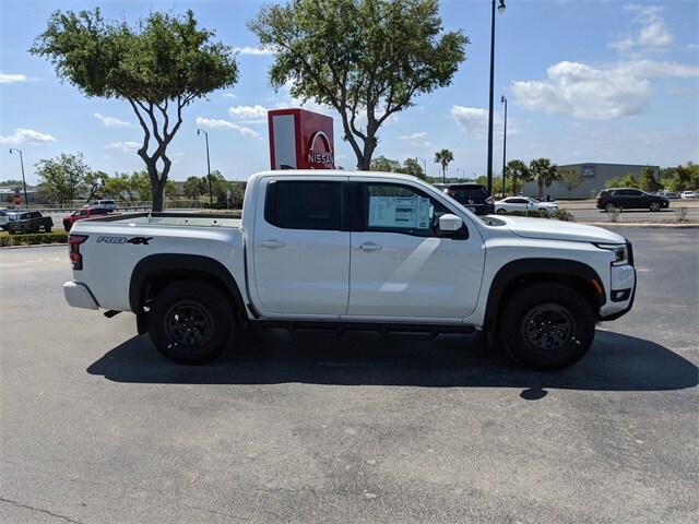 2025 Nissan Frontier PRO-4X photo 3