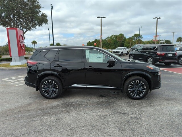 2026 Nissan Rogue Platinum photo 2