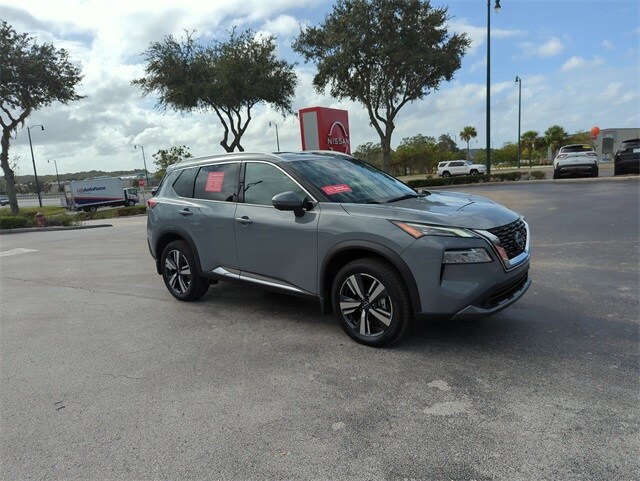 2023 Nissan Rogue SL photo 2