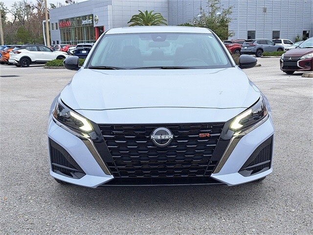 2025 Nissan Altima SR photo 2