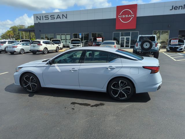 2024 Nissan Altima SR - Photo 10