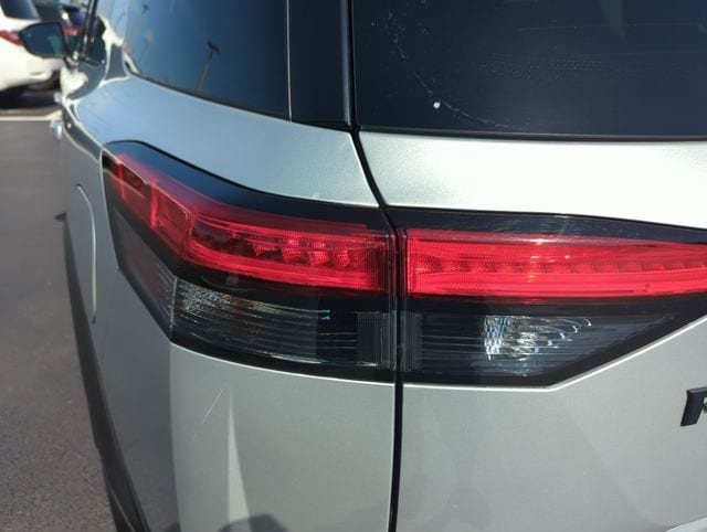 2023 Nissan Pathfinder SL - Photo 18