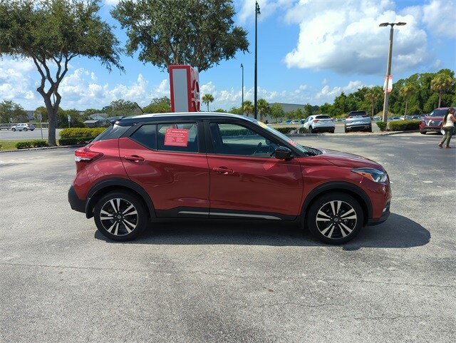 2020 Nissan Kicks SR photo 3