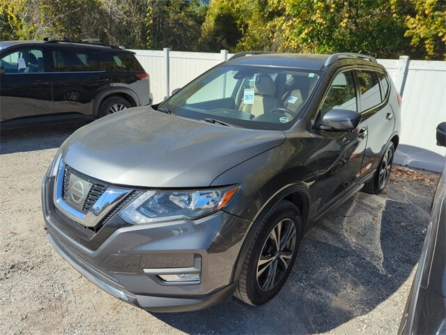 2017 Nissan Rogue SL photo 3