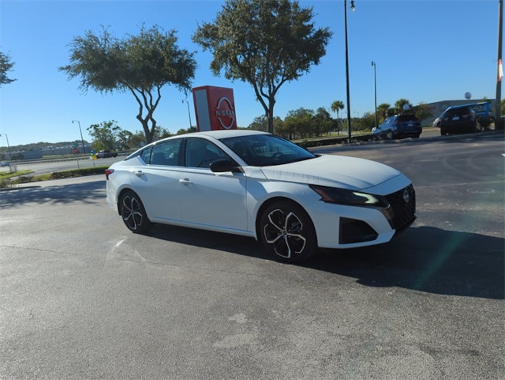 New 2025 Nissan Altima SR Sedan