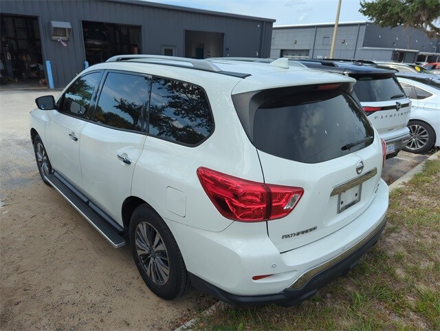 2020 Nissan Pathfinder SV photo 2