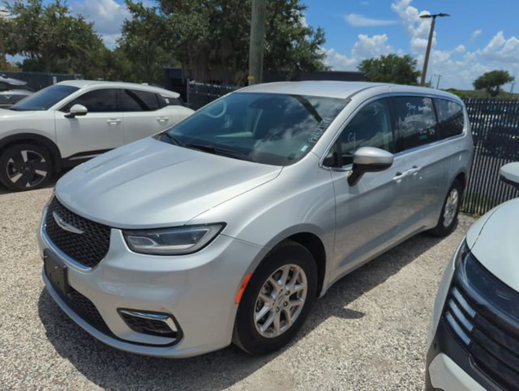 Used 2023 Chrysler Pacifica Touring L Van Passenger Van