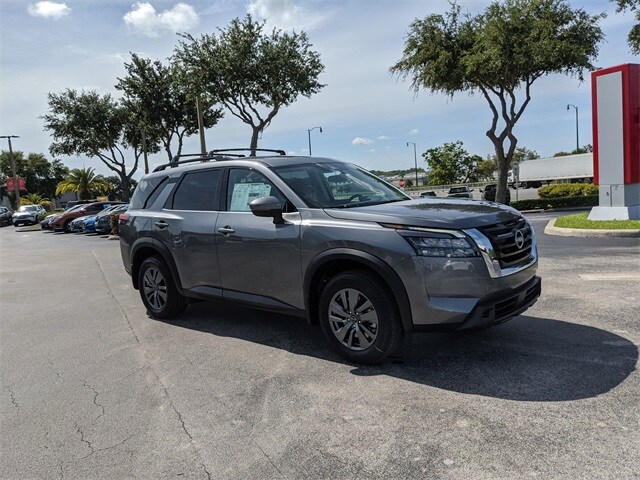 2025 Nissan Pathfinder SV photo 2