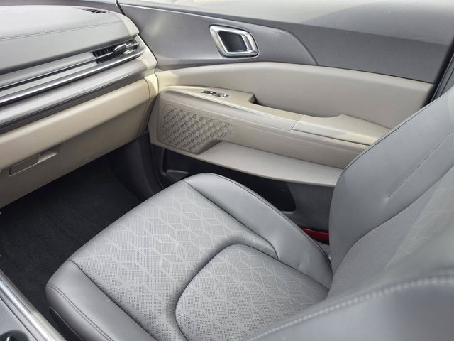 2025 Kia Carnival EX - Photo 25
