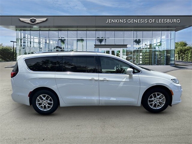 2021 Chrysler Pacifica Touring L photo 3