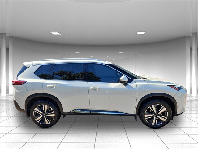 2023 Nissan Rogue Platinum photo 2