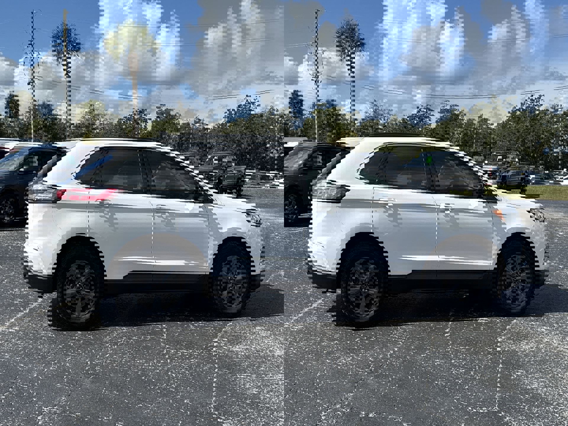 2022 Ford Edge SEL photo 3