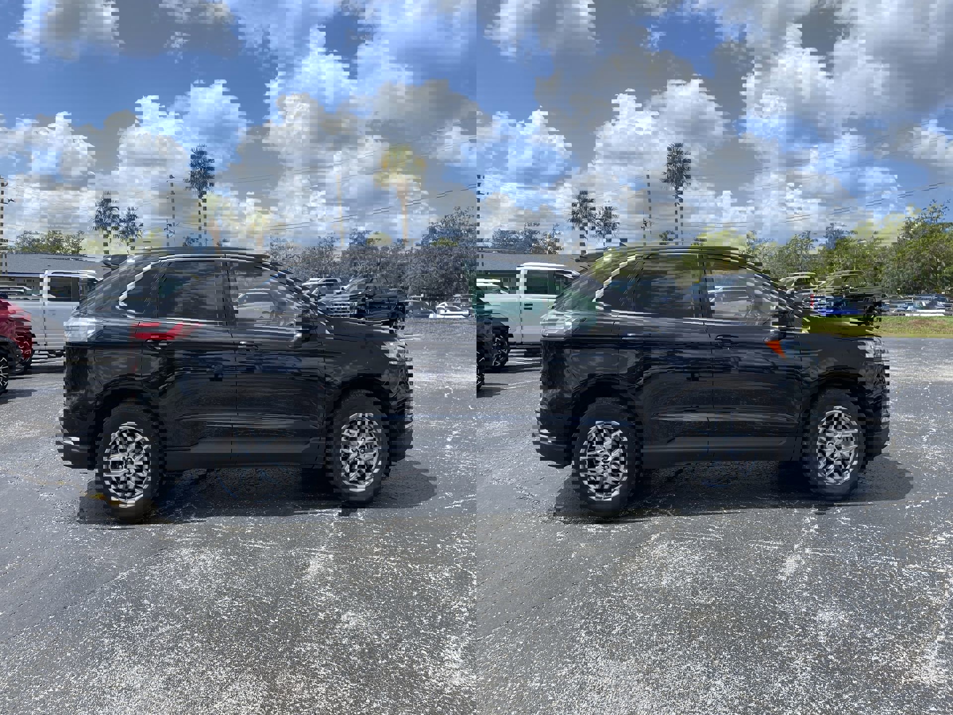 2023 Ford Edge SEL photo 3