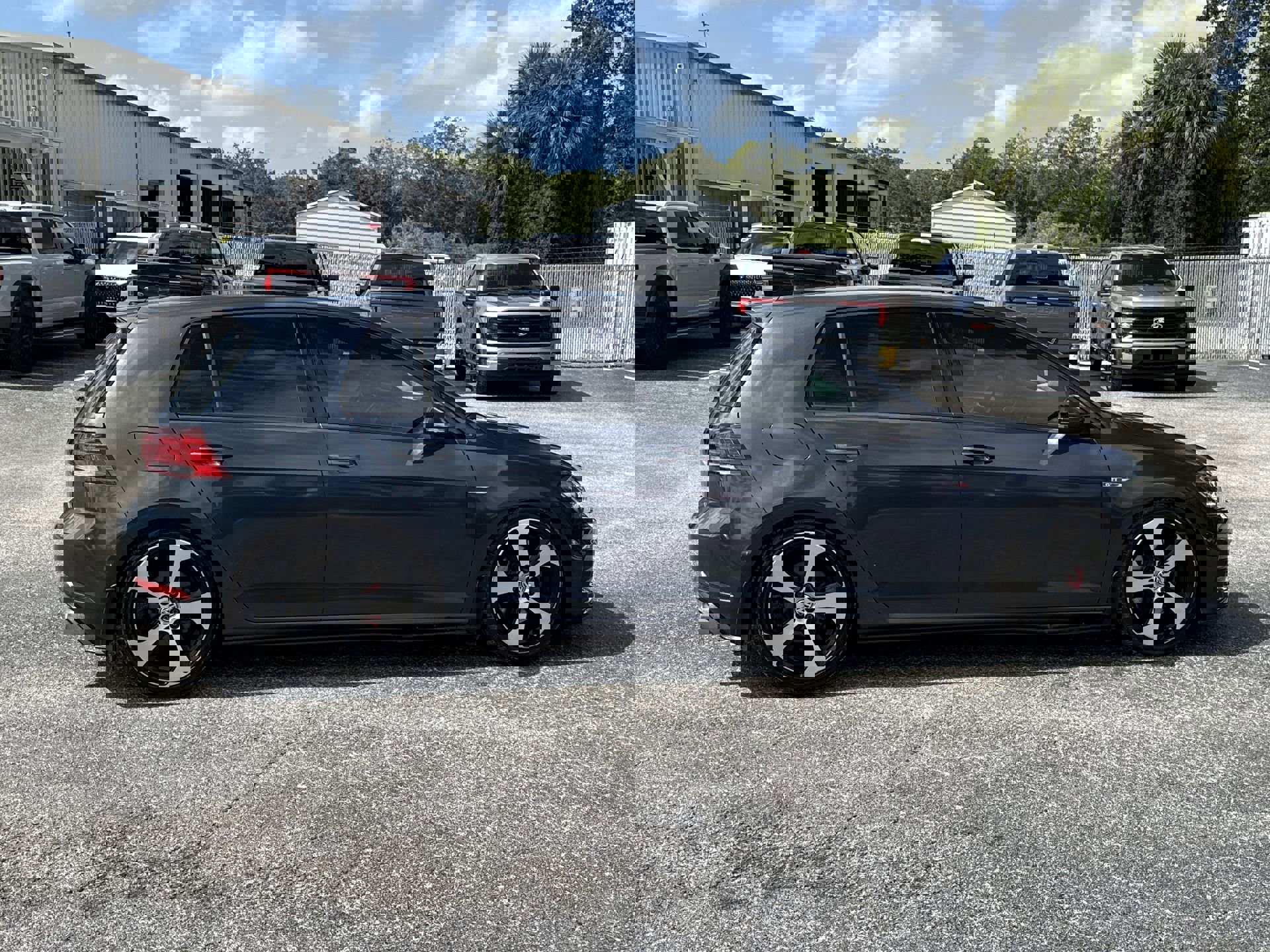 2018 Volkswagen Golf GTI S photo 3