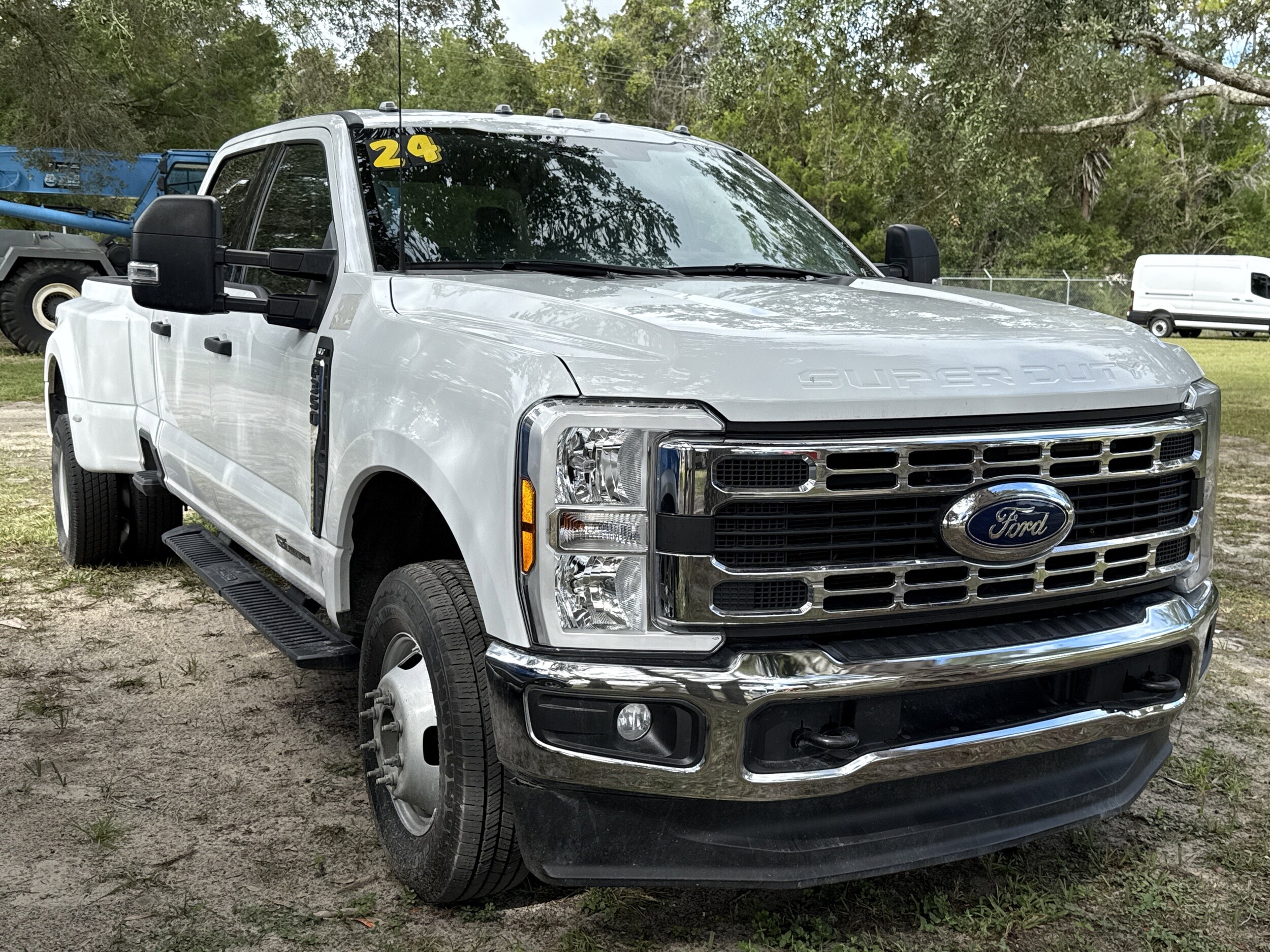 2024 Ford F-350 XLT photo 2