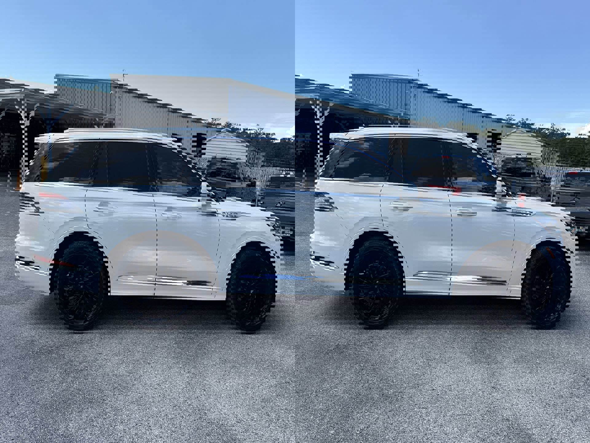 2022 Lincoln Aviator Reserve photo 3