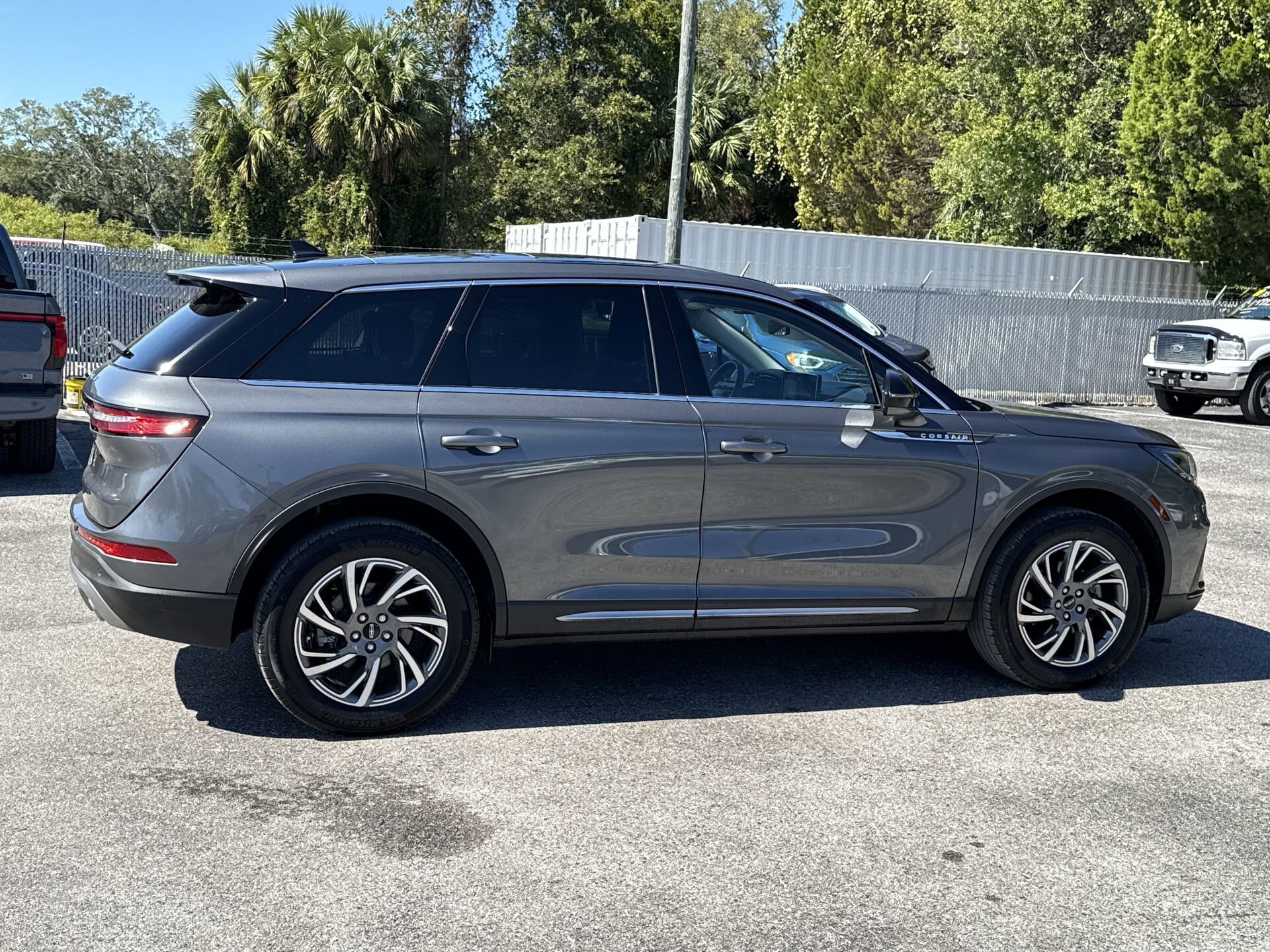 2023 Lincoln Corsair Standard photo 3