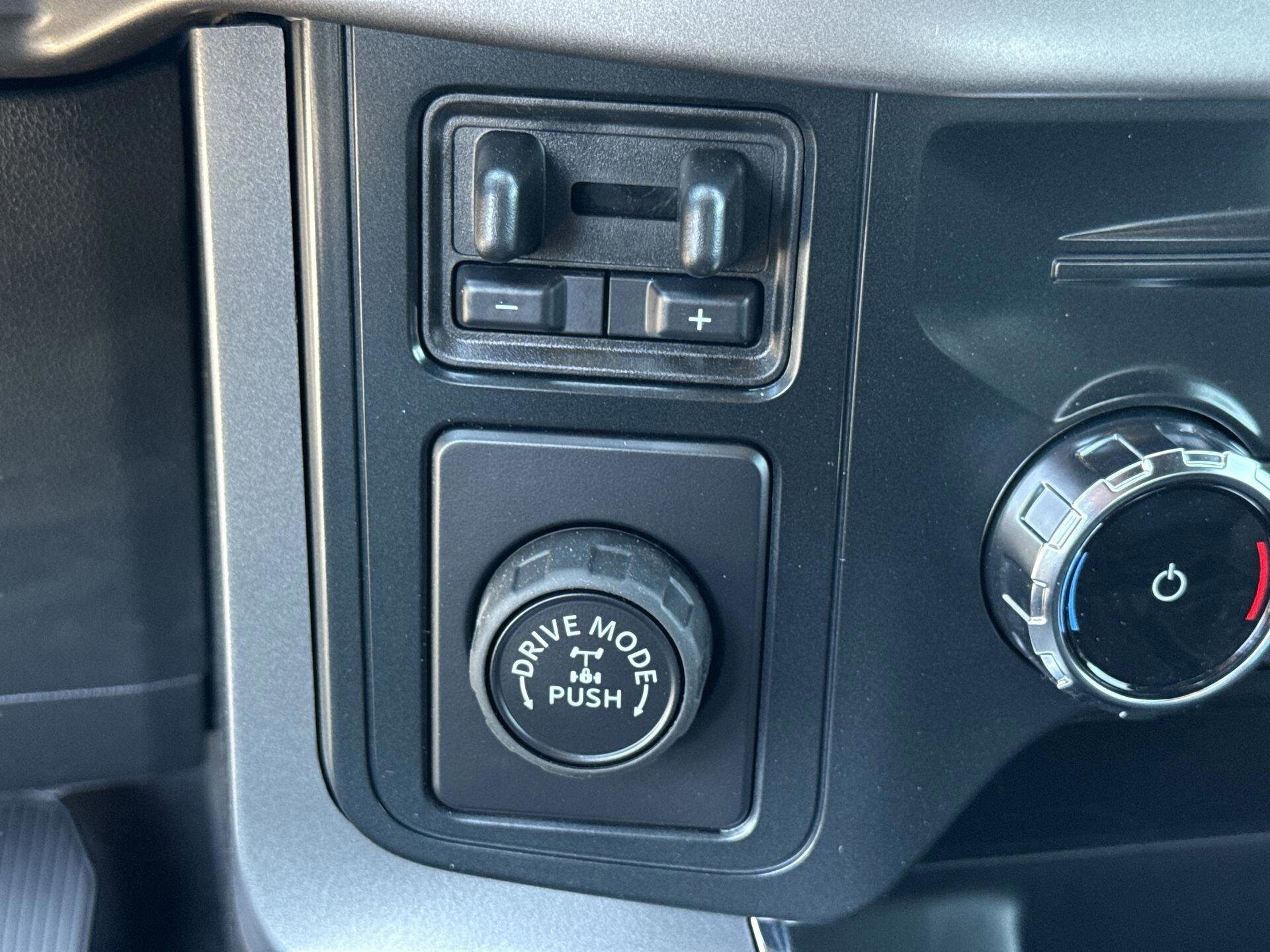 2025 Ford F-150 XLT - Photo 36