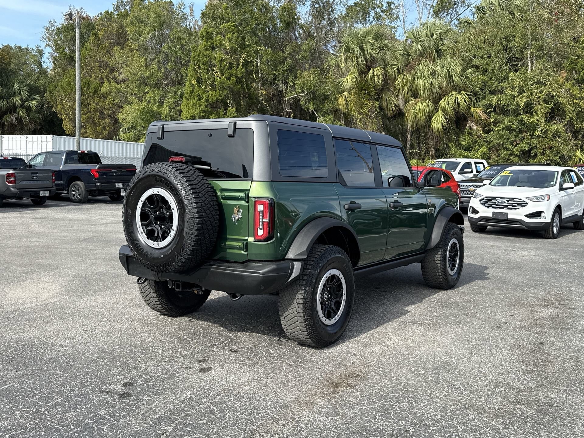 2023 Ford Bronco Badlands photo 2