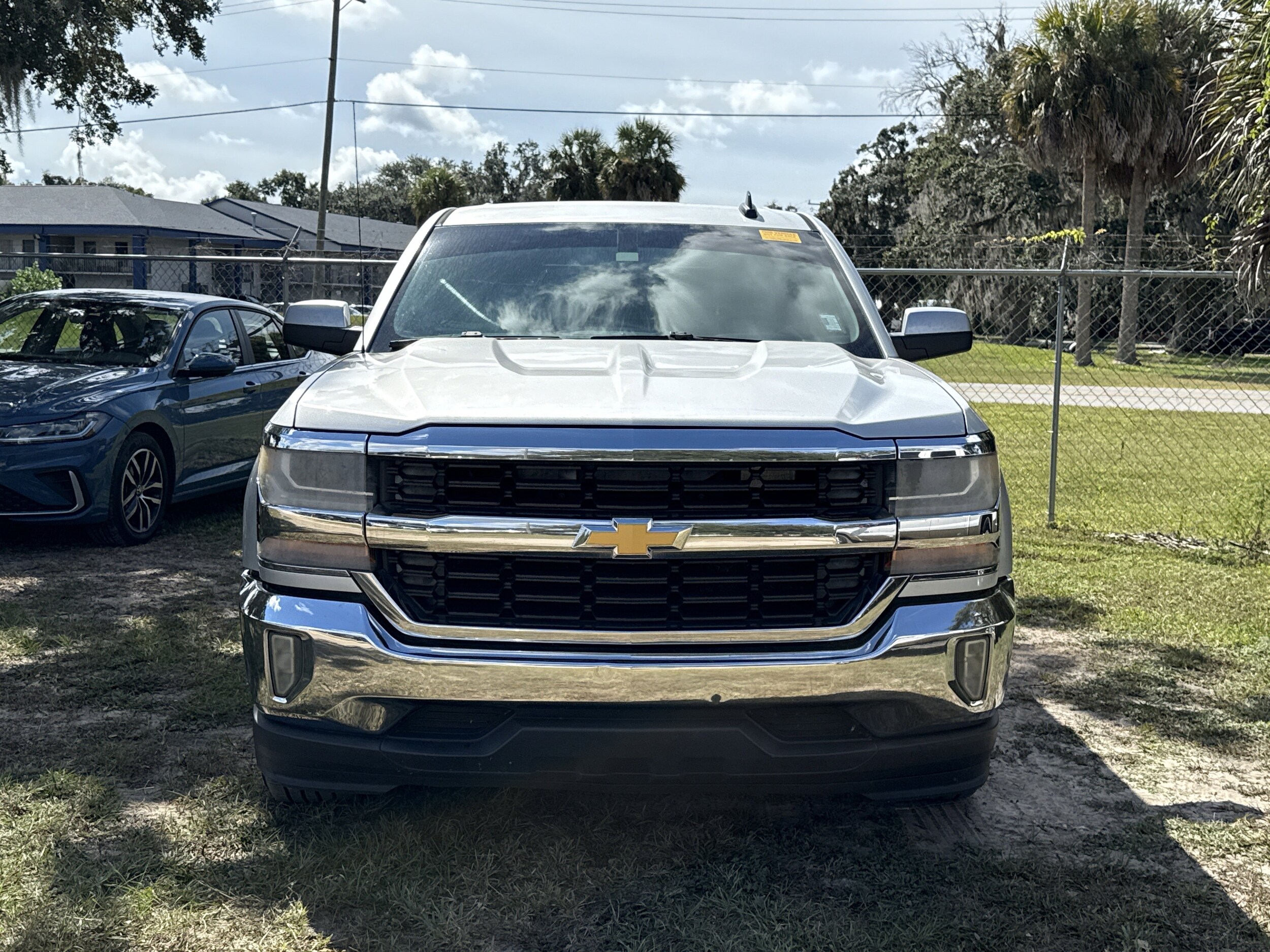 2016 Chevrolet Silverado 1500 LT photo 2