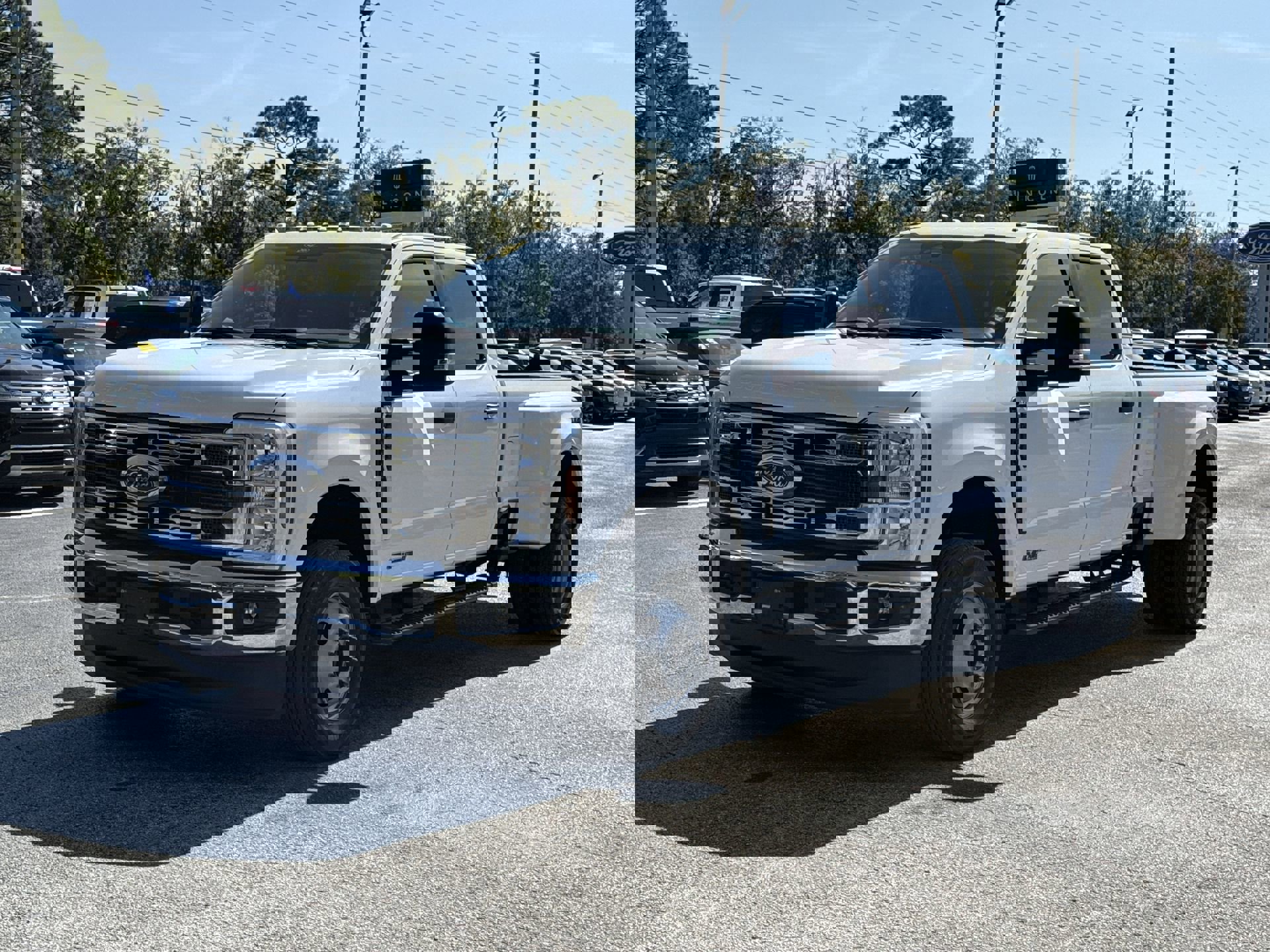 2024 Ford F-350 XLT photo 2