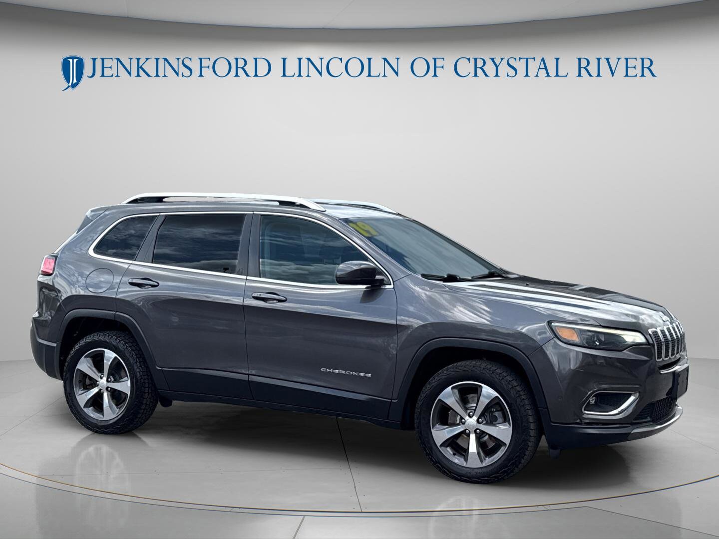 Used 2019 Jeep Cherokee Limited with VIN 1C4PJMDN0KD321122 for sale in Crystal River, FL