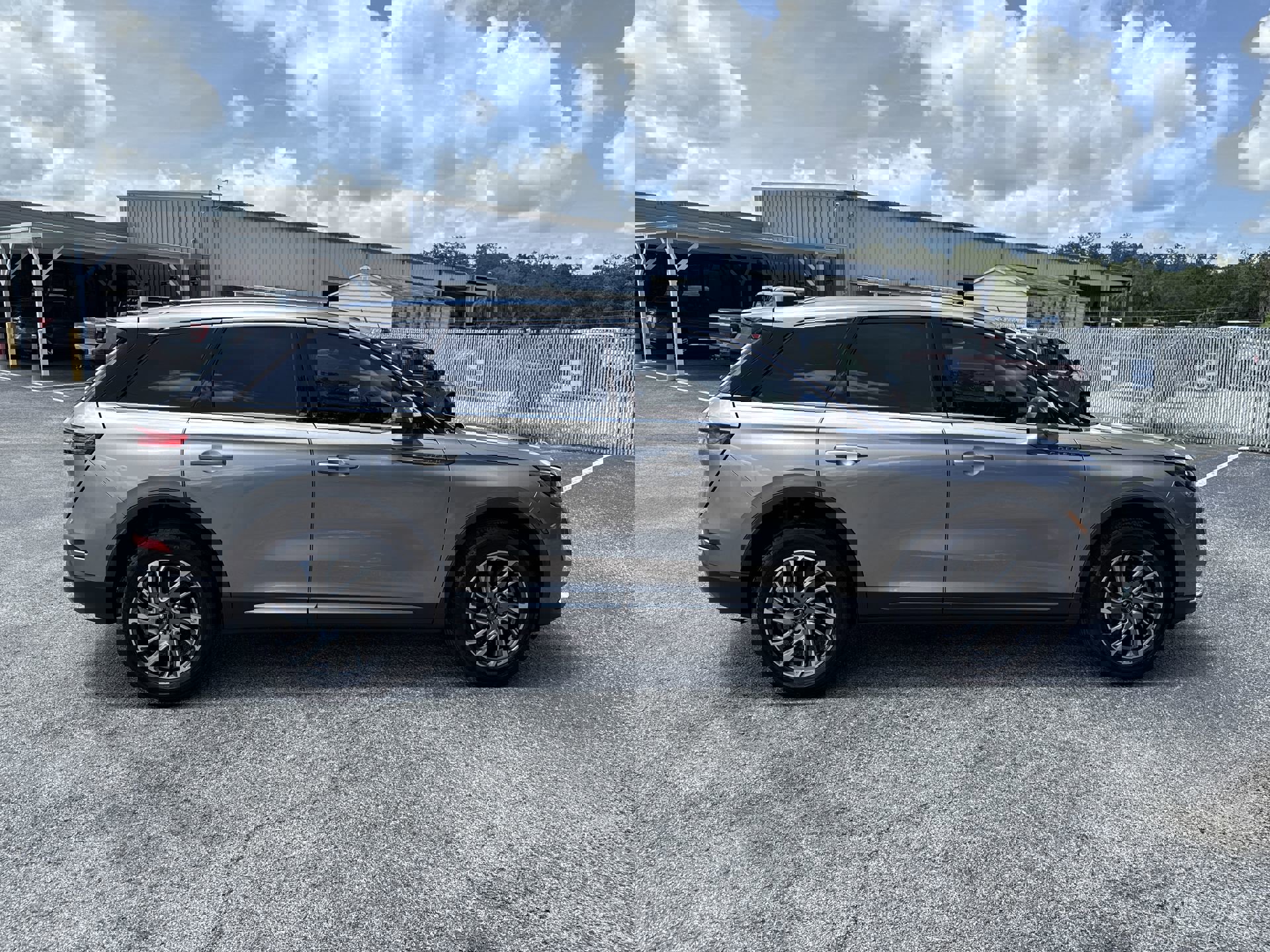 2021 Lincoln Corsair Standard photo 3