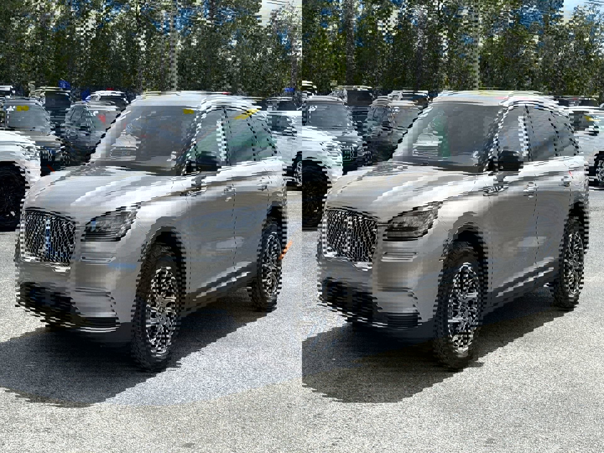 2021 Lincoln Corsair Standard photo 2