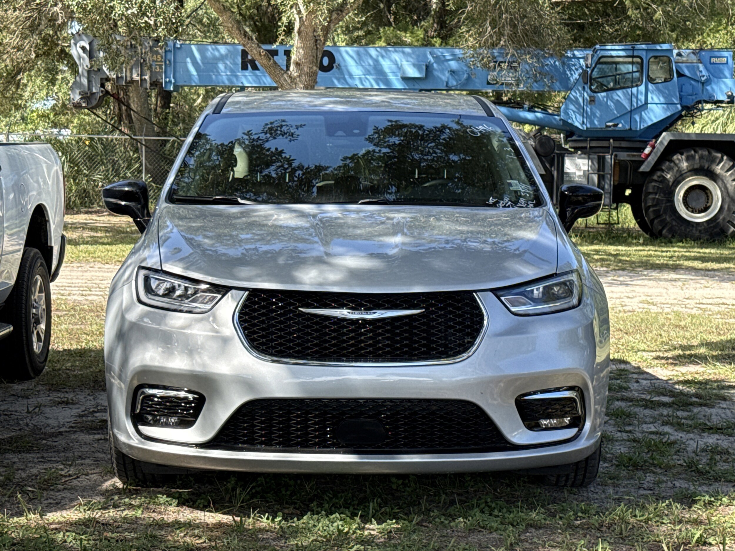 2024 Chrysler Pacifica Touring L photo 2
