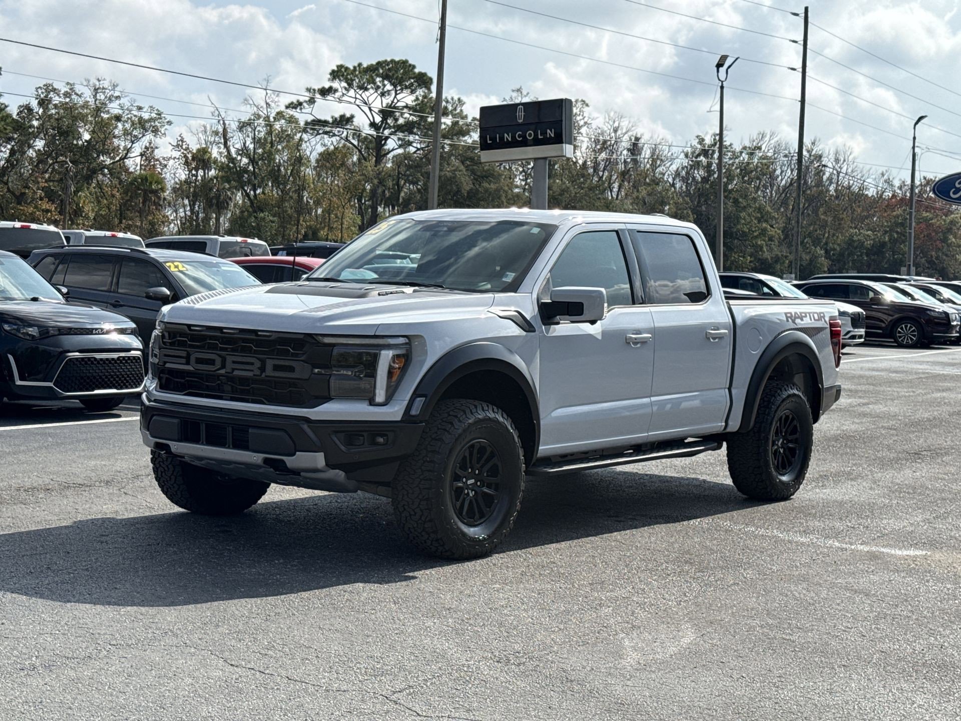 2025 Ford F-150 Raptor photo 2