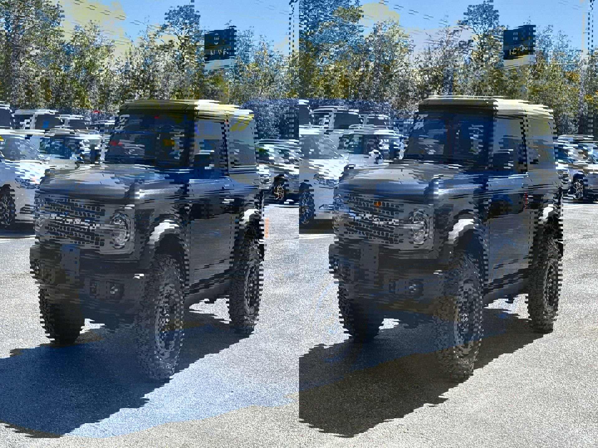 2023 Ford Bronco Badlands photo 2