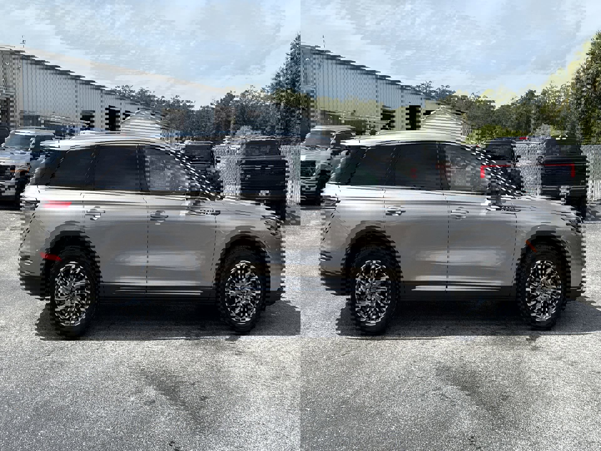 2021 Lincoln Corsair Standard photo 3