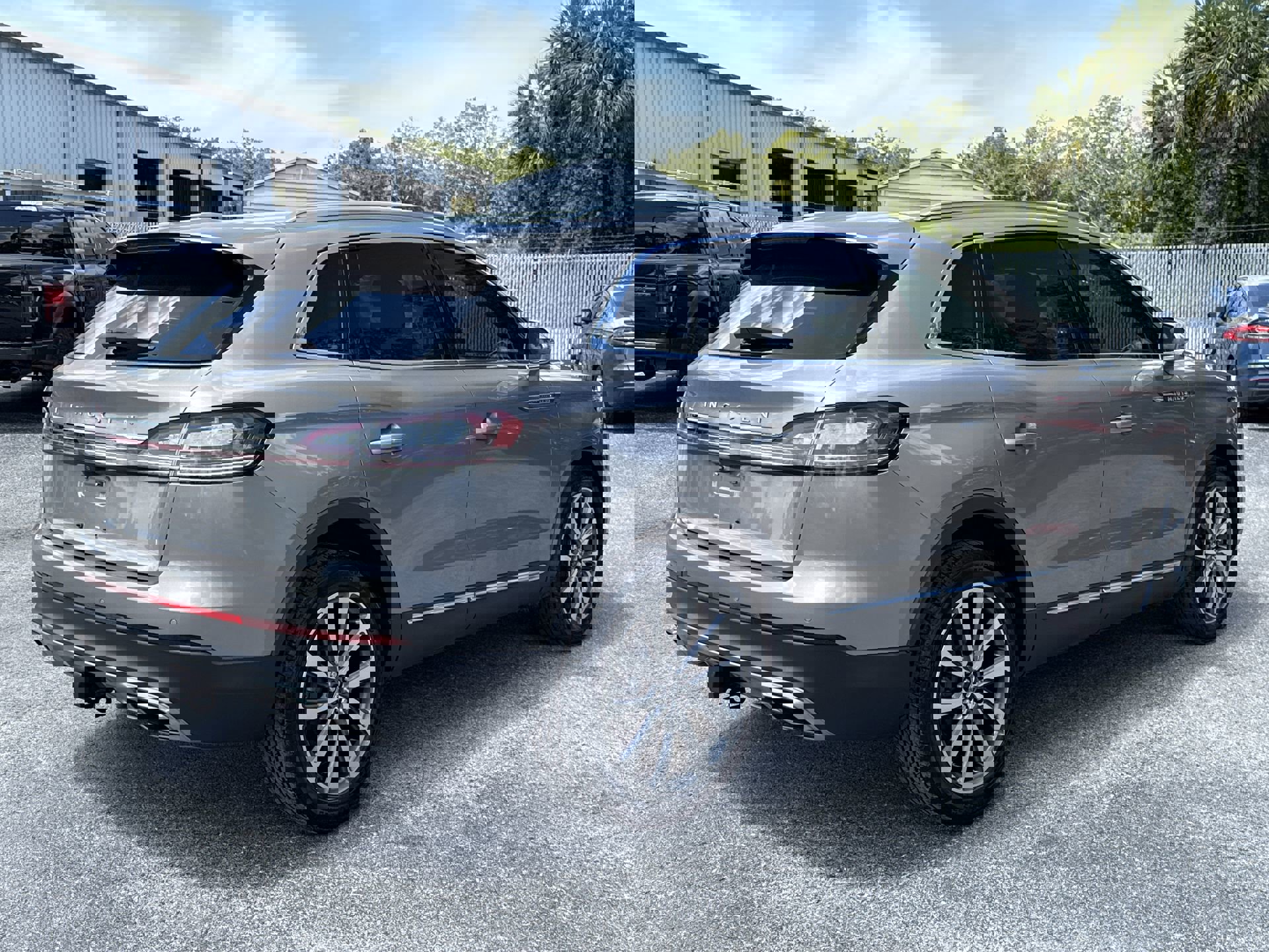 2019 Lincoln Nautilus Select photo 3