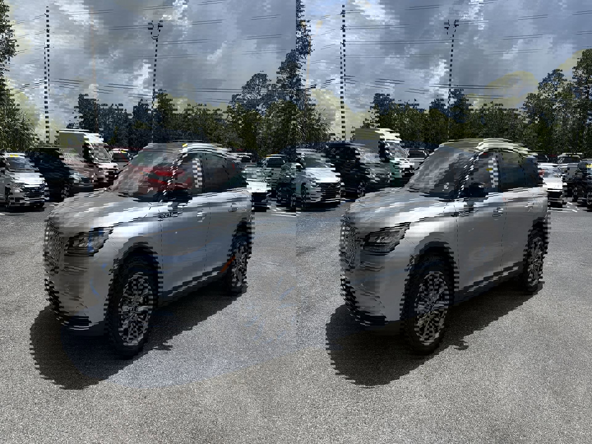 2022 Lincoln Corsair Standard photo 2
